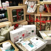 Darčekové balíčky z kozmetiky AB a DS pripravené pre vás v zvýhodnených cenách 🎄👍

#vianoce2021 #darceky #prirodnakozmetika #obchodbio